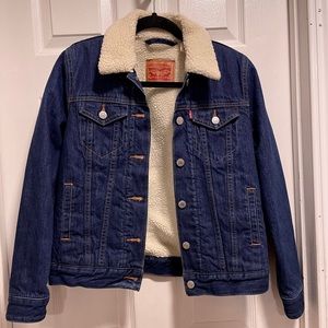 Levi Sherpa Denim Button Trucker Jacket in Dark Blue
